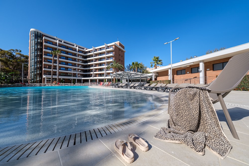California Garden — Swimming pool in Salou, Catalonia