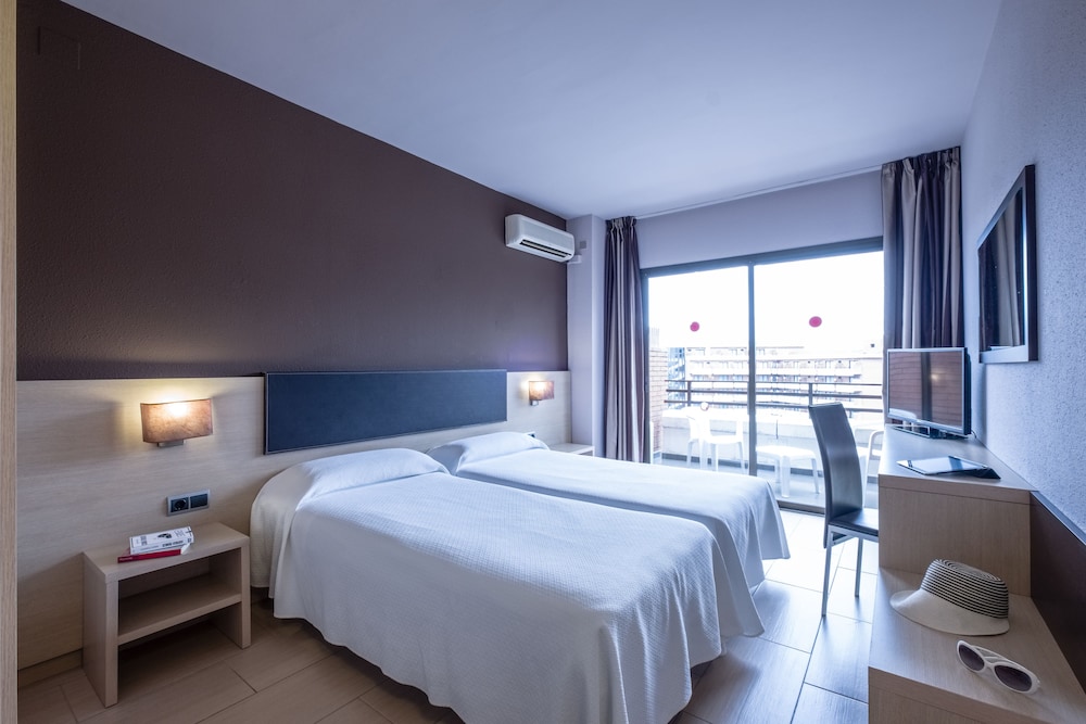California Garden — Hotel rooms in Salou, Catalonia
