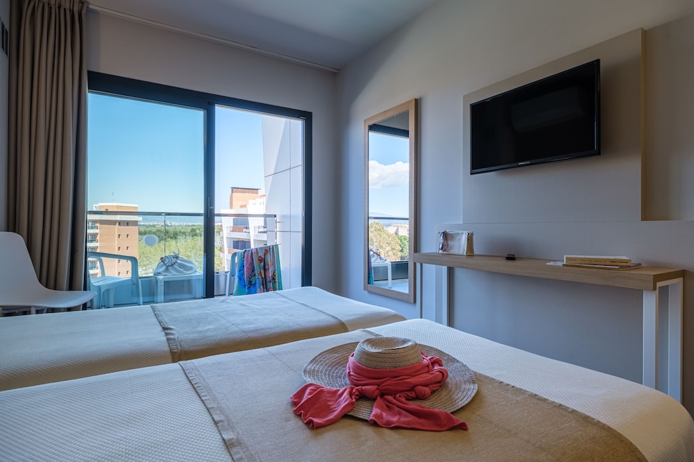 California Garden — Hotel rooms in Salou, Catalonia