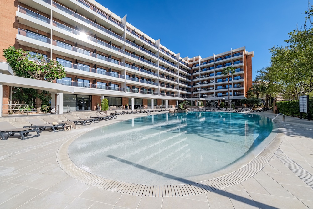 California Garden — Swimming pool in Salou, Catalonia