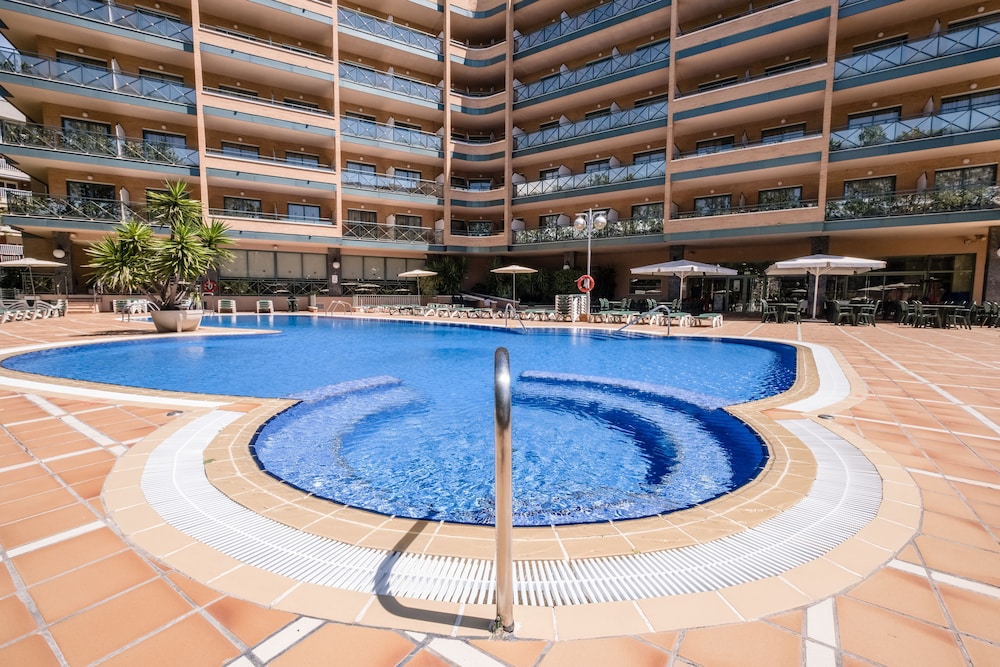 Hotel California Palace — Swimming pool in Salou, Catalonia