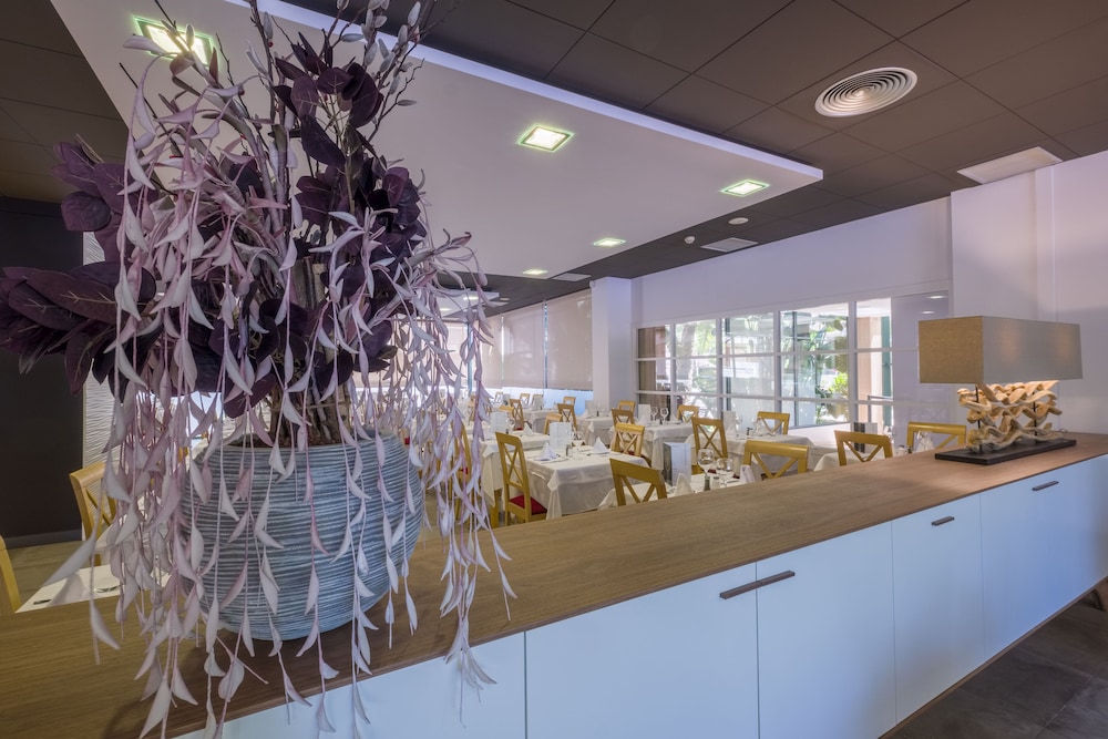 Hotel California Palace — Restaurant & bars in Salou, Catalonia