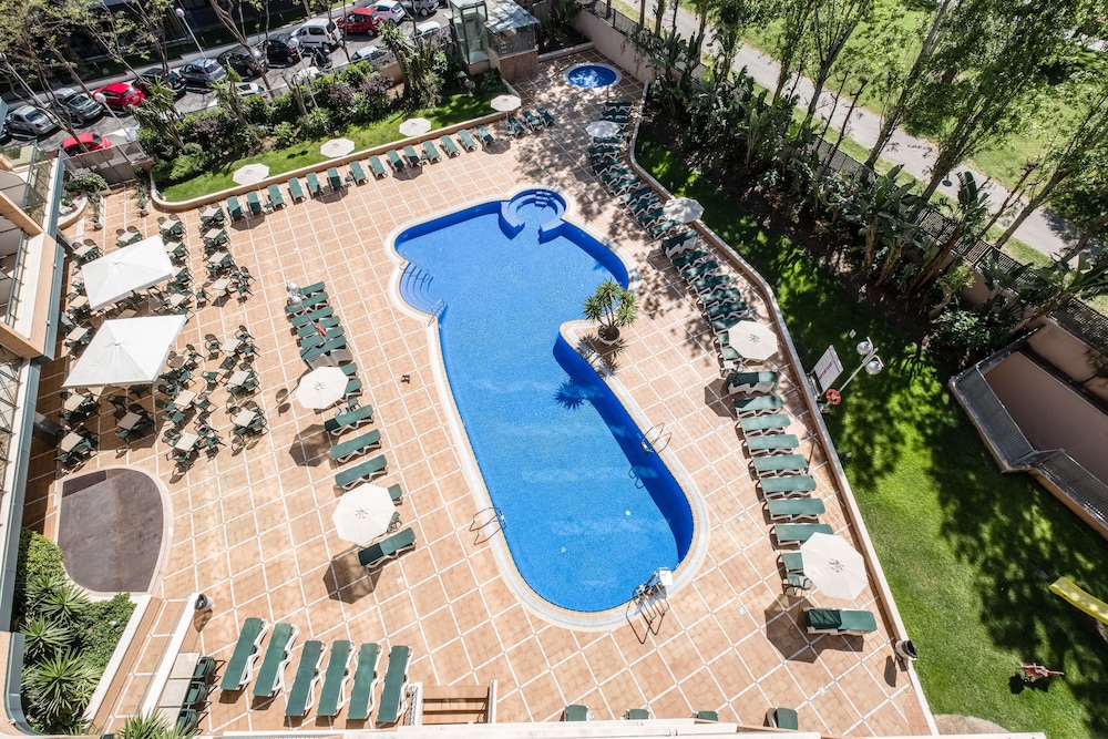 Hotel California Palace — Swimming pool in Salou, Catalonia