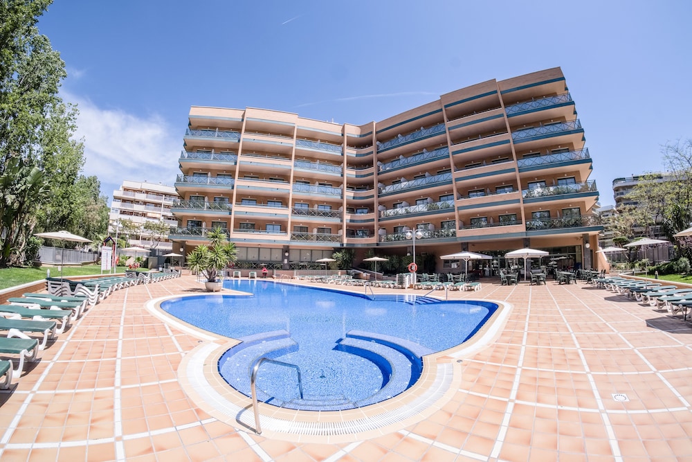 Hotel California Palace — Swimming pool in Salou, Catalonia