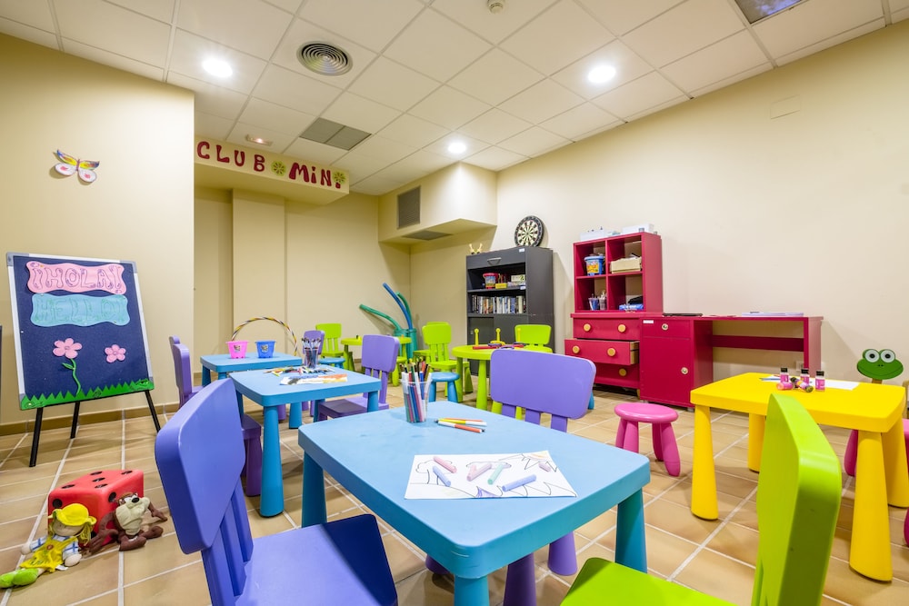 Hotel California Palace — Attractions for children in Salou, Catalonia
