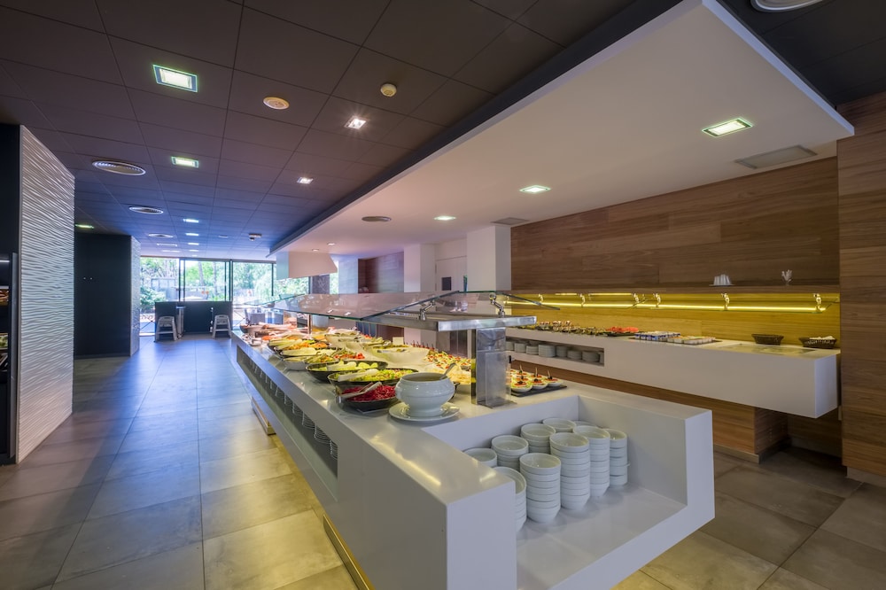 Hotel California Palace — Restaurant & bars in Salou, Catalonia