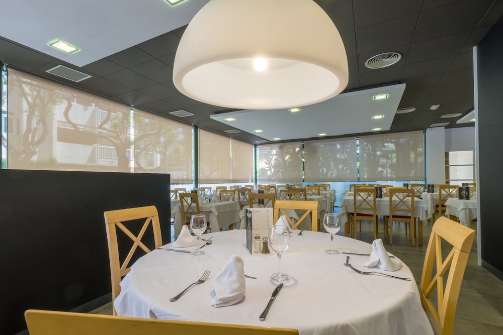 Hotel California Palace — Restaurant & bars in Salou, Catalonia
