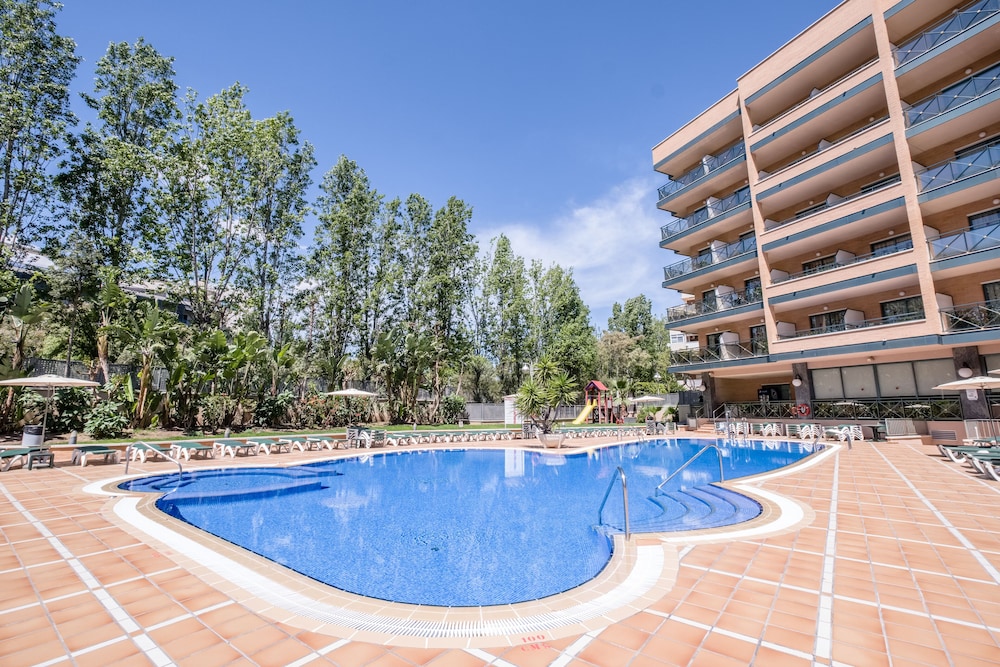 Hotel California Palace — Swimming pool in Salou, Catalonia