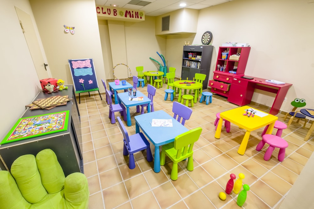 Hotel California Palace — Attractions for children in Salou, Catalonia