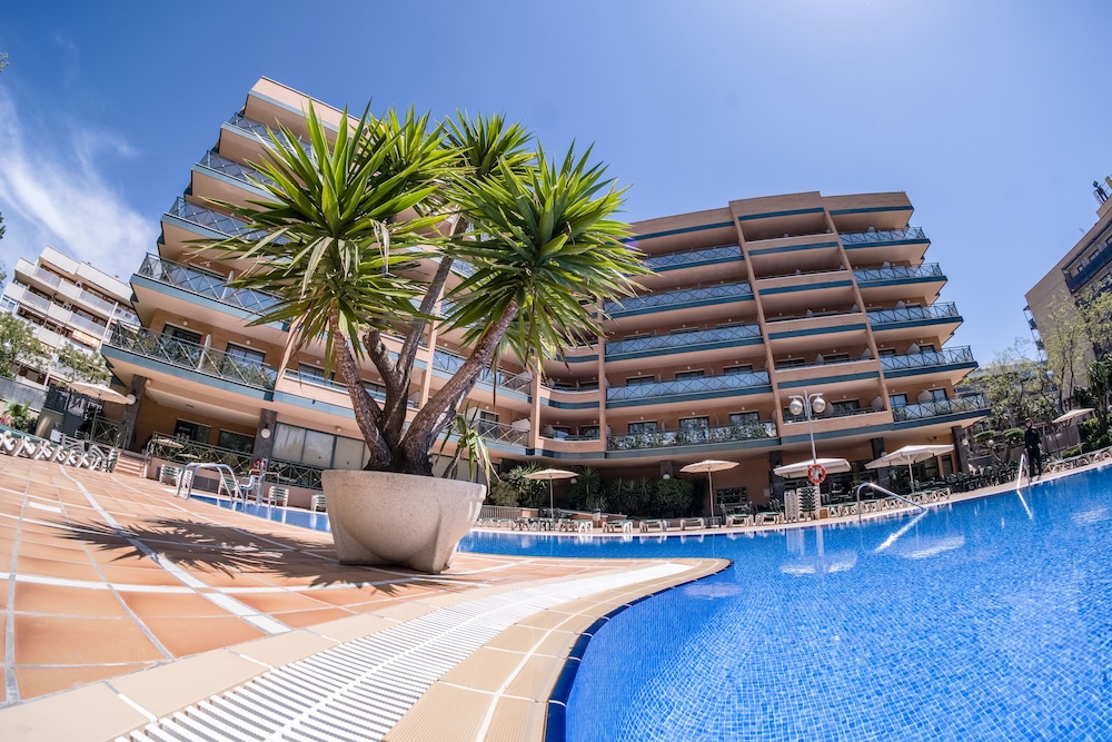 Hotel California Palace — Swimming pool in Salou, Catalonia