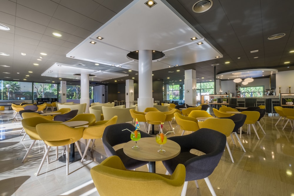 Hotel California Palace — Restaurant & bars in Salou, Catalonia