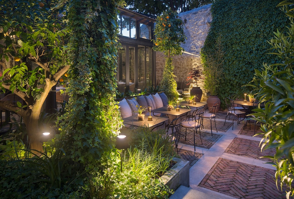 Almayer Art & Heritage Adults Only Hotel & Dépendance Rooms — Restaurant & bars in Zadar, Zadar