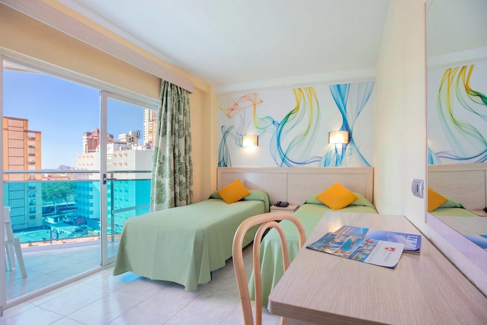 Hotel Servigroup Calypso — Hotel rooms in Benidorm, Valencian Community