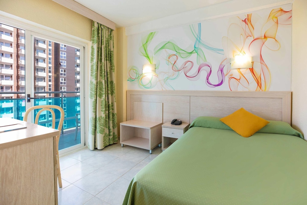 Hotel Servigroup Calypso — Hotel rooms in Benidorm, Valencian Community