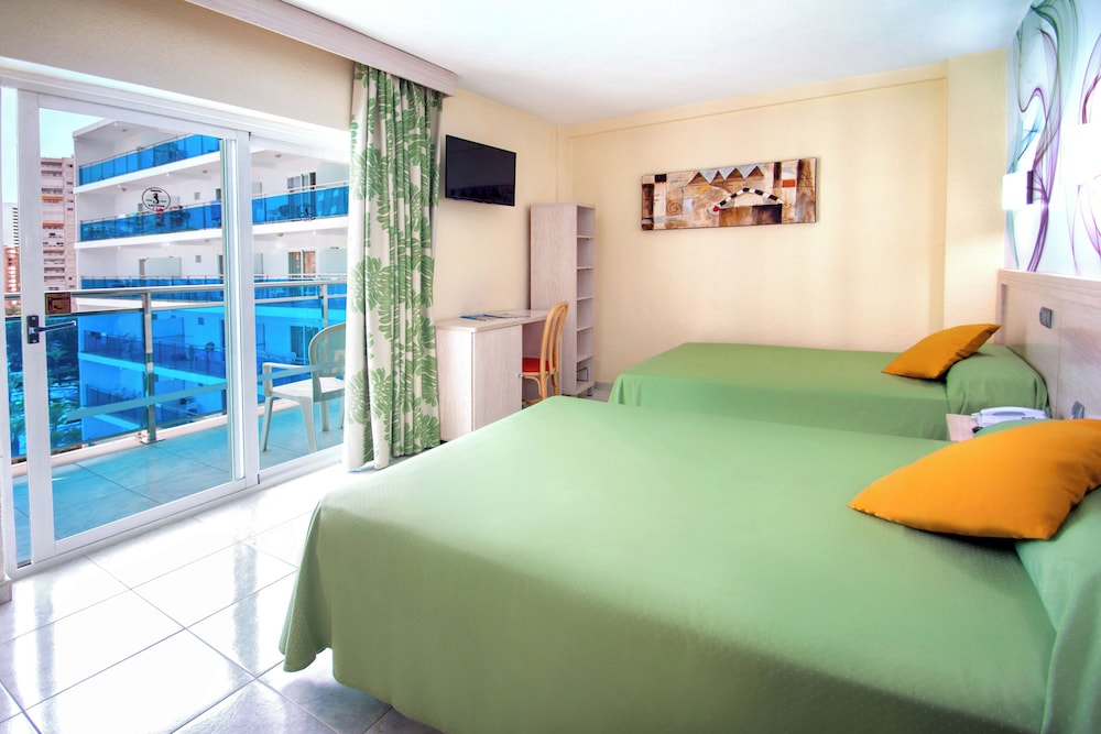 Hotel Servigroup Calypso — Hotel rooms in Benidorm, Valencian Community