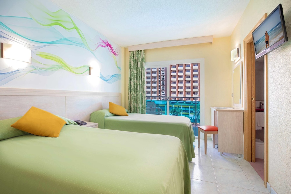 Hotel Servigroup Calypso — Hotel rooms in Benidorm, Valencian Community