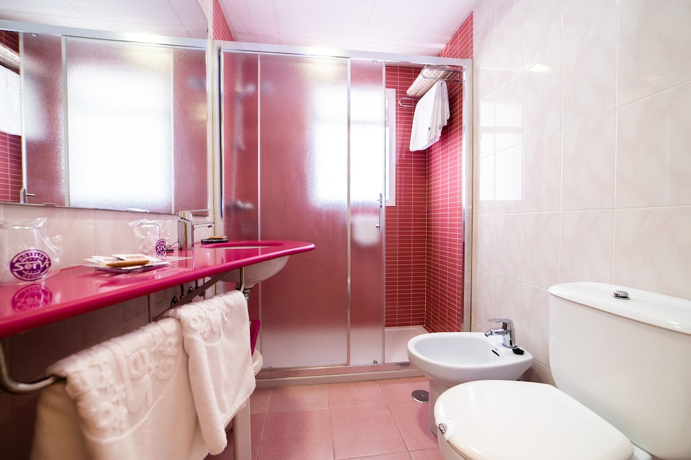 Hotel Servigroup Calypso — Hotel rooms in Benidorm, Valencian Community