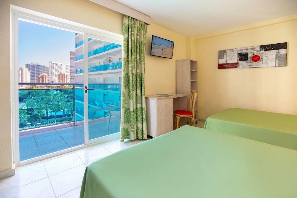 Hotel Servigroup Calypso — Hotel rooms in Benidorm, Valencian Community