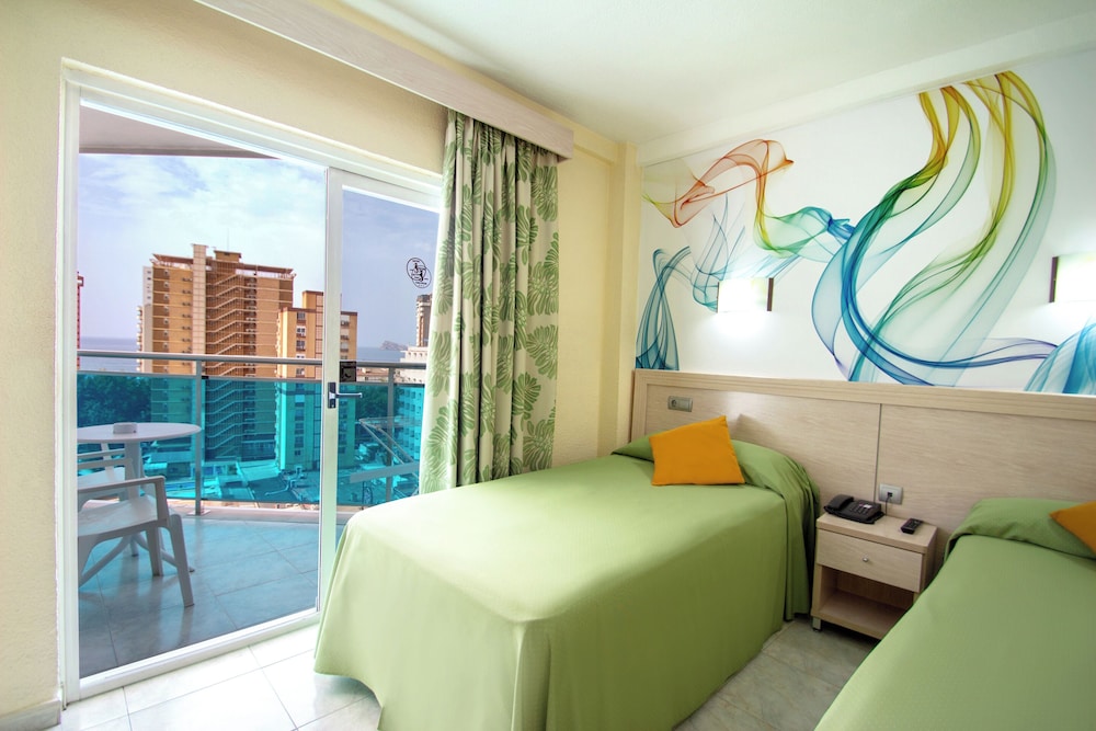 Hotel Servigroup Calypso — Hotel rooms in Benidorm, Valencian Community