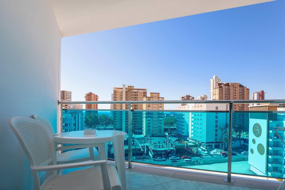 Hotel Servigroup Calypso — Hotel rooms in Benidorm, Valencian Community