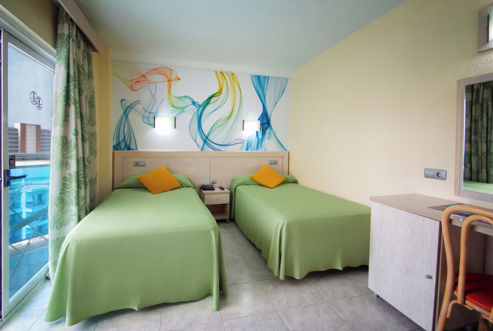 Hotel Servigroup Calypso — Hotel rooms in Benidorm, Valencian Community
