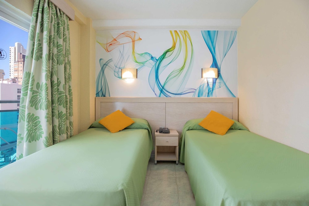 Hotel Servigroup Calypso — Hotel rooms in Benidorm, Valencian Community