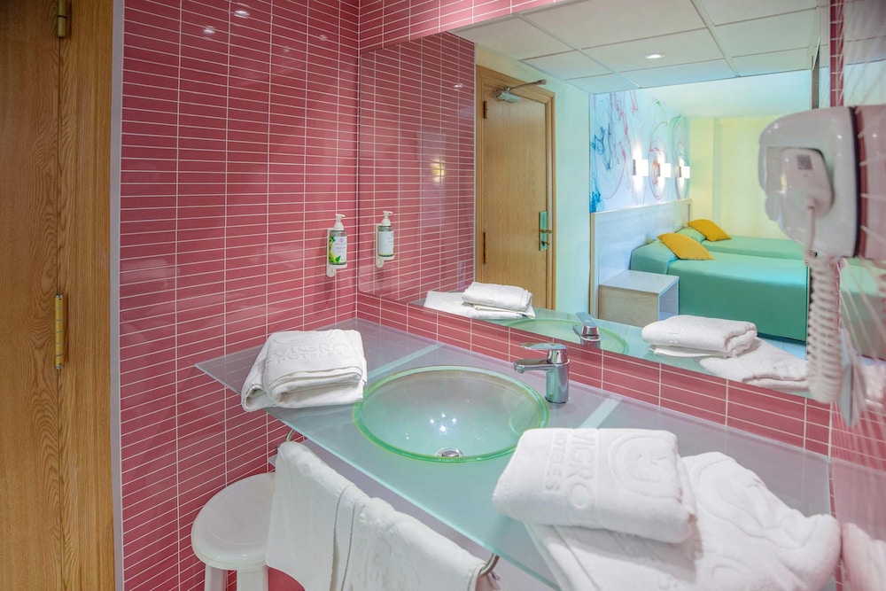 Hotel Servigroup Calypso — Hotel rooms in Benidorm, Valencian Community