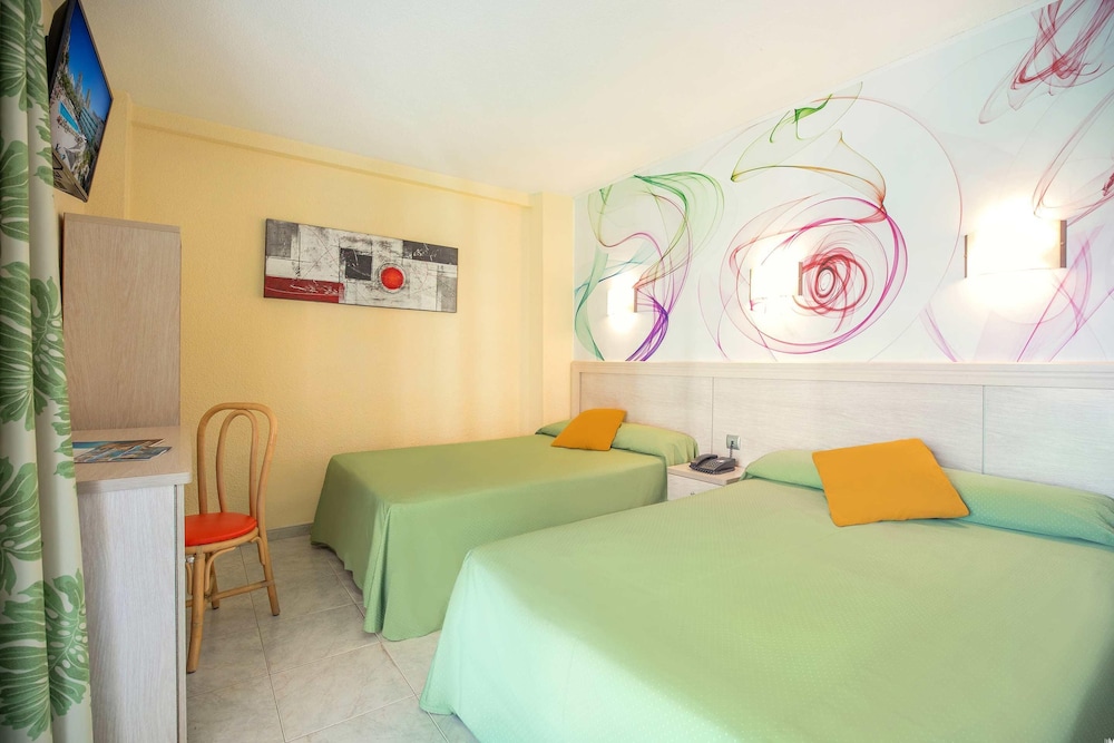 Hotel Servigroup Calypso — Hotel rooms in Benidorm, Valencian Community