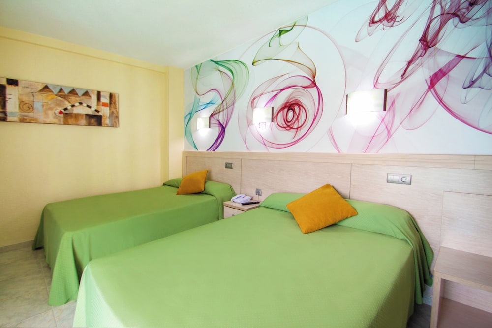 Hotel Servigroup Calypso — Hotel rooms in Benidorm, Valencian Community