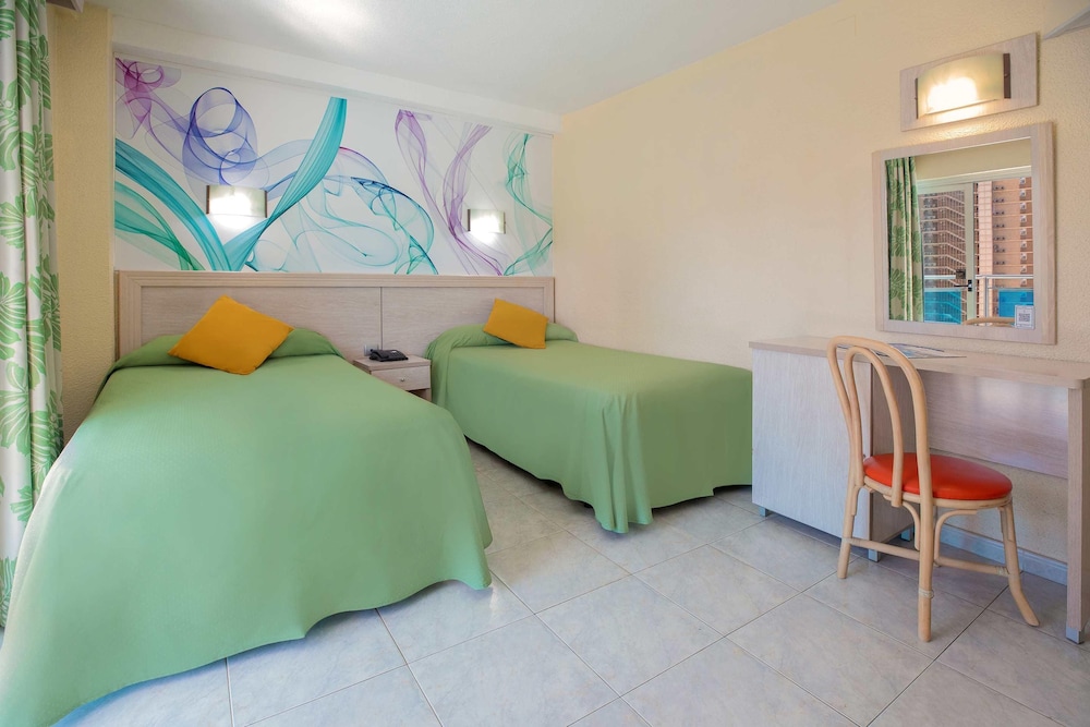 Hotel Servigroup Calypso — Hotel rooms in Benidorm, Valencian Community
