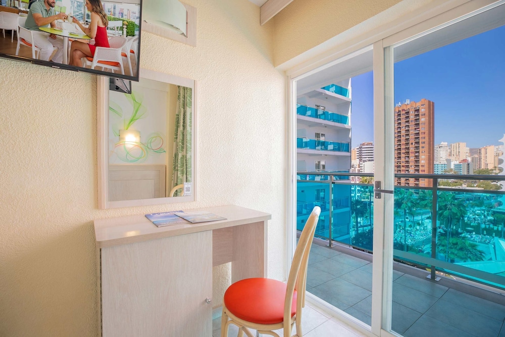 Hotel Servigroup Calypso — Hotel rooms in Benidorm, Valencian Community