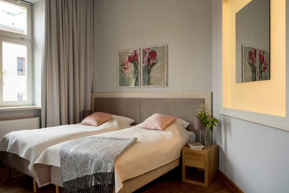 Belle Epoque Residence — Hotel rooms in Krakow, Lesser Poland