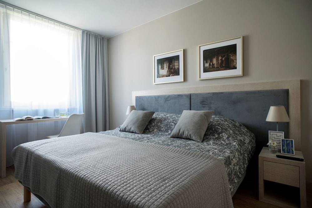 Belle Epoque Residence — Hotel rooms in Krakow, Lesser Poland