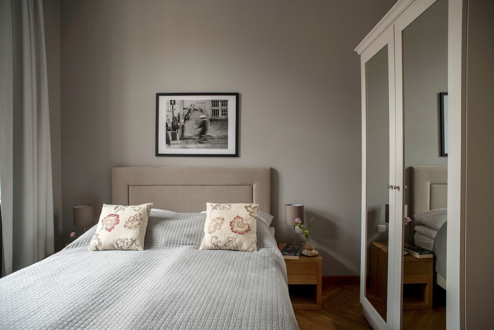 Belle Epoque Residence — Hotel rooms in Krakow, Lesser Poland