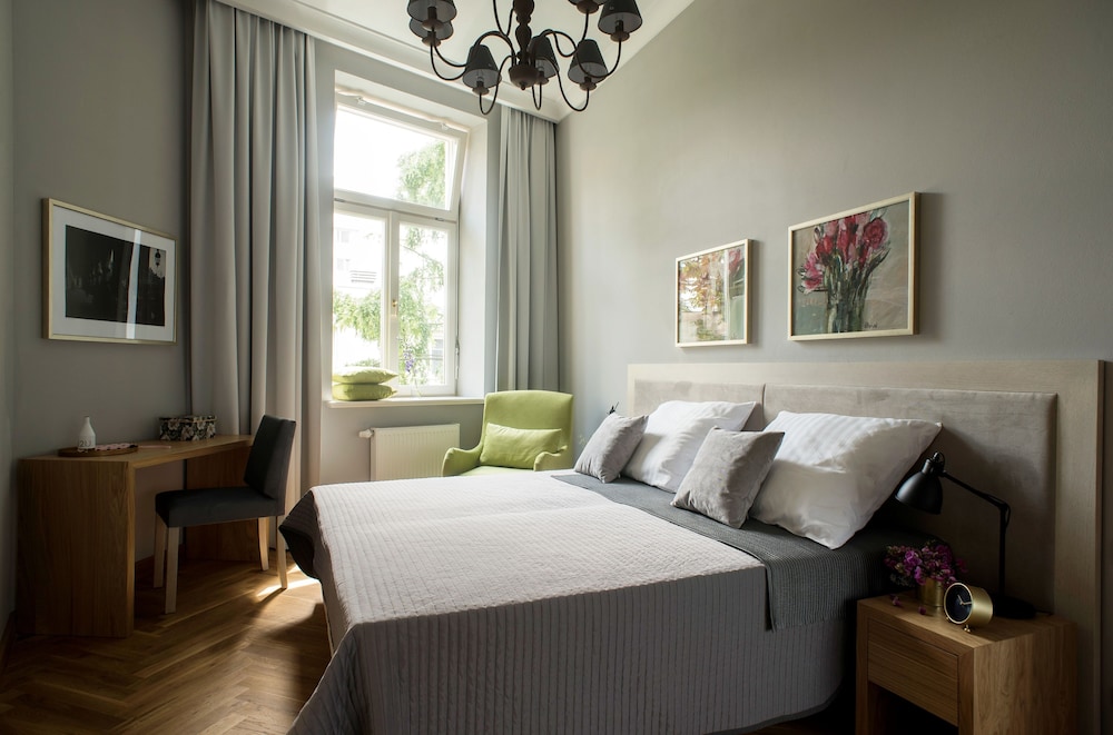 Belle Epoque Residence — Hotel rooms in Krakow, Lesser Poland