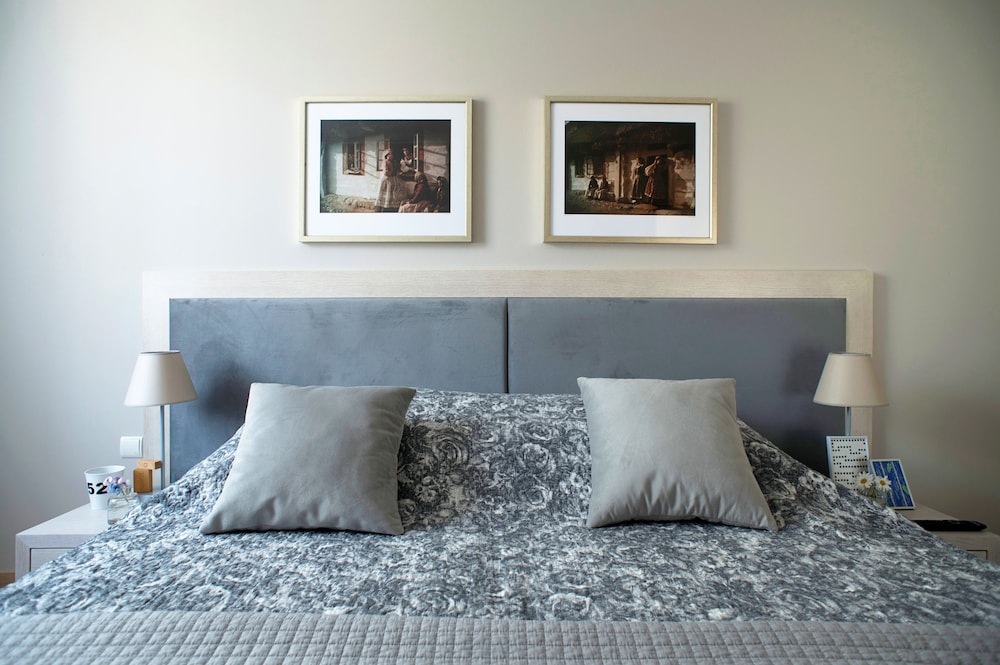 Belle Epoque Residence — Hotel rooms in Krakow, Lesser Poland