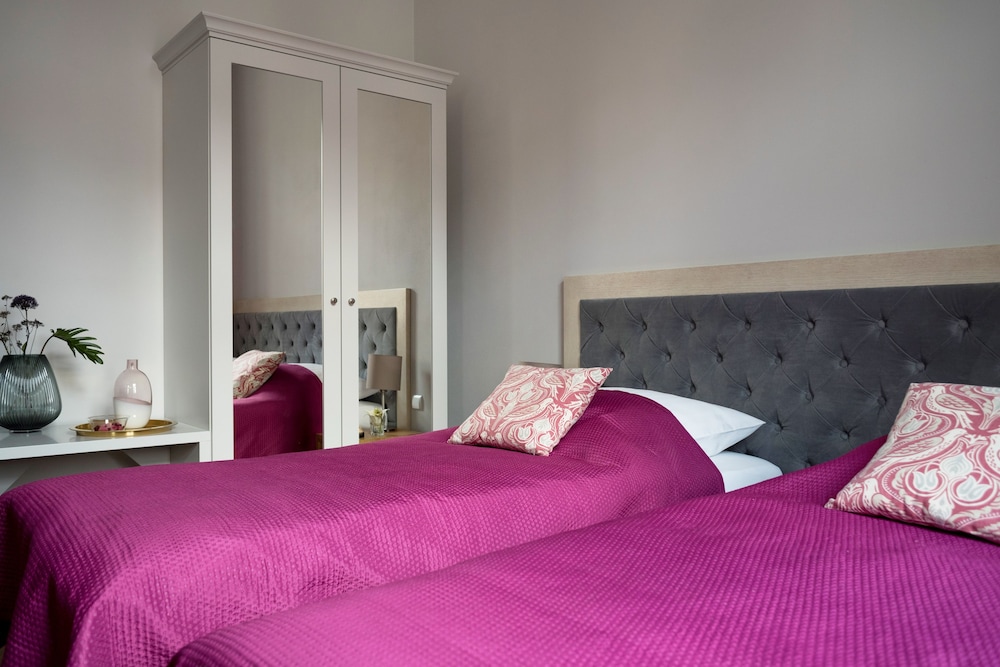 Belle Epoque Residence — Hotel rooms in Krakow, Lesser Poland