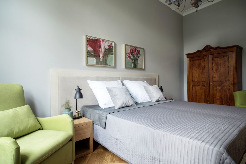Belle Epoque Residence — Hotel rooms in Krakow, Lesser Poland