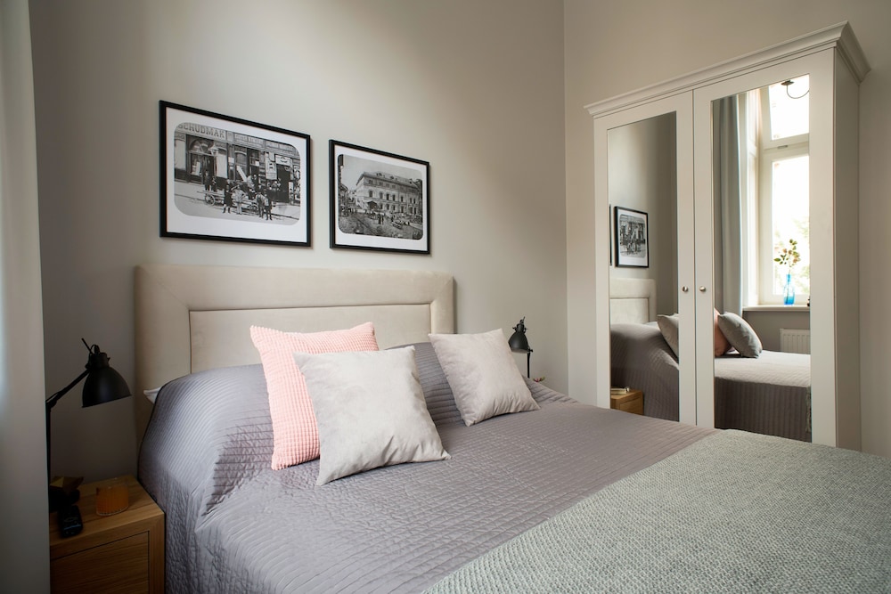 Belle Epoque Residence — Hotel rooms in Krakow, Lesser Poland