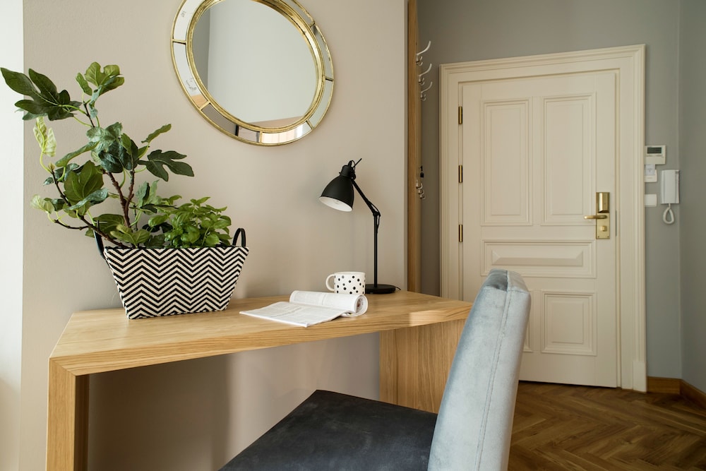 Belle Epoque Residence — Hotel rooms in Krakow, Lesser Poland