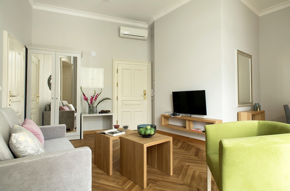 Belle Epoque Residence — Hotel rooms in Krakow, Lesser Poland