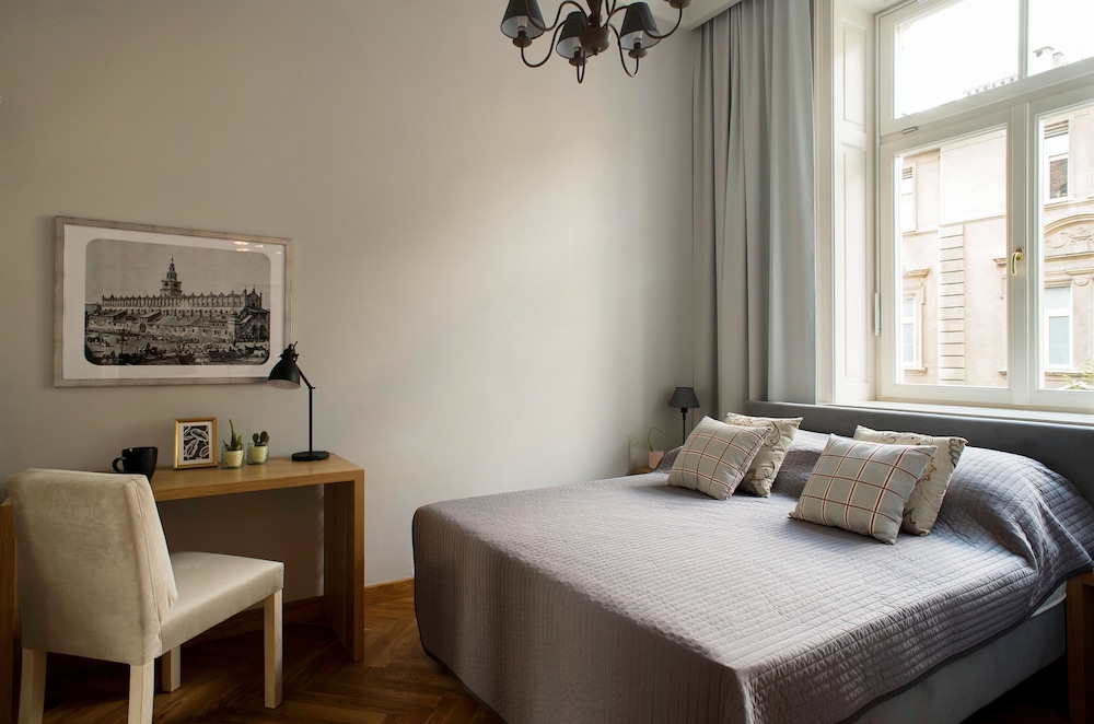 Belle Epoque Residence — Hotel rooms in Krakow, Lesser Poland
