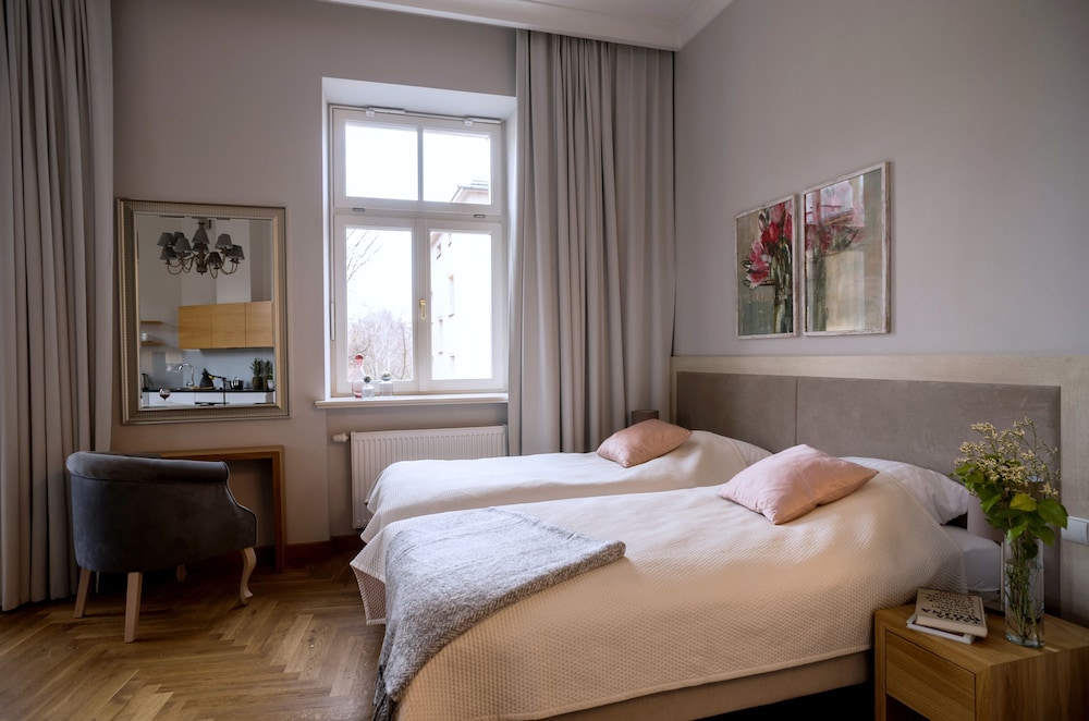Belle Epoque Residence — Hotel rooms in Krakow, Lesser Poland