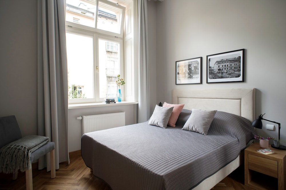 Belle Epoque Residence — Hotel rooms in Krakow, Lesser Poland