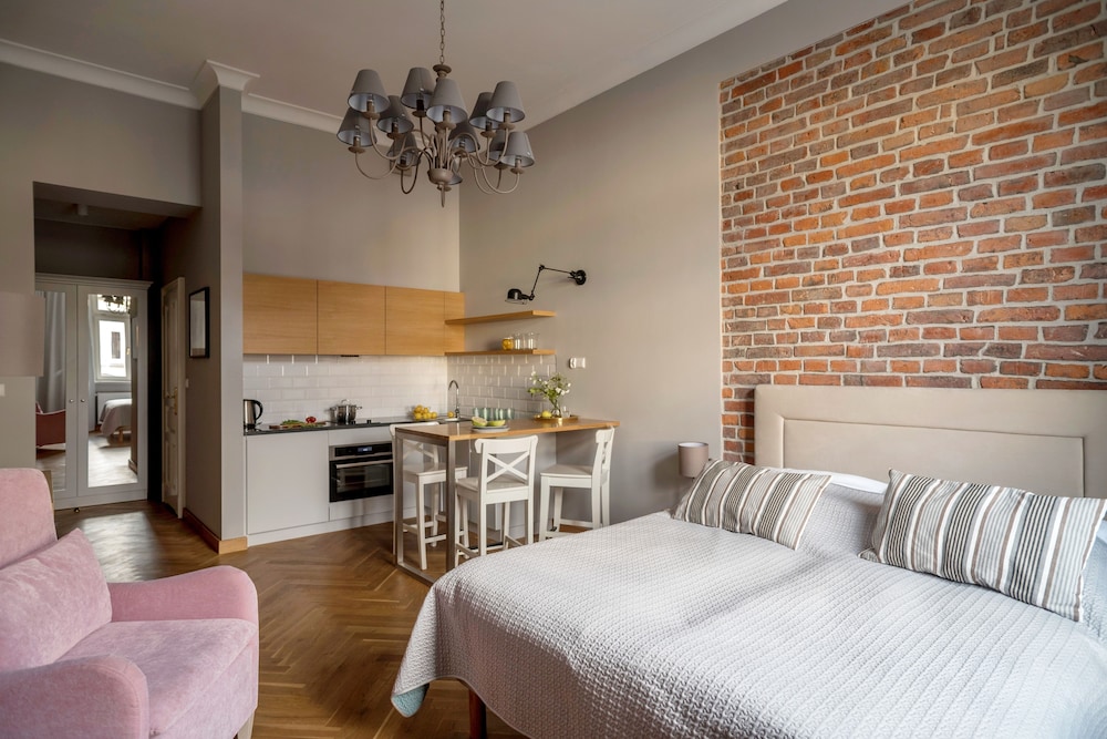 Belle Epoque Residence — Hotel rooms in Krakow, Lesser Poland