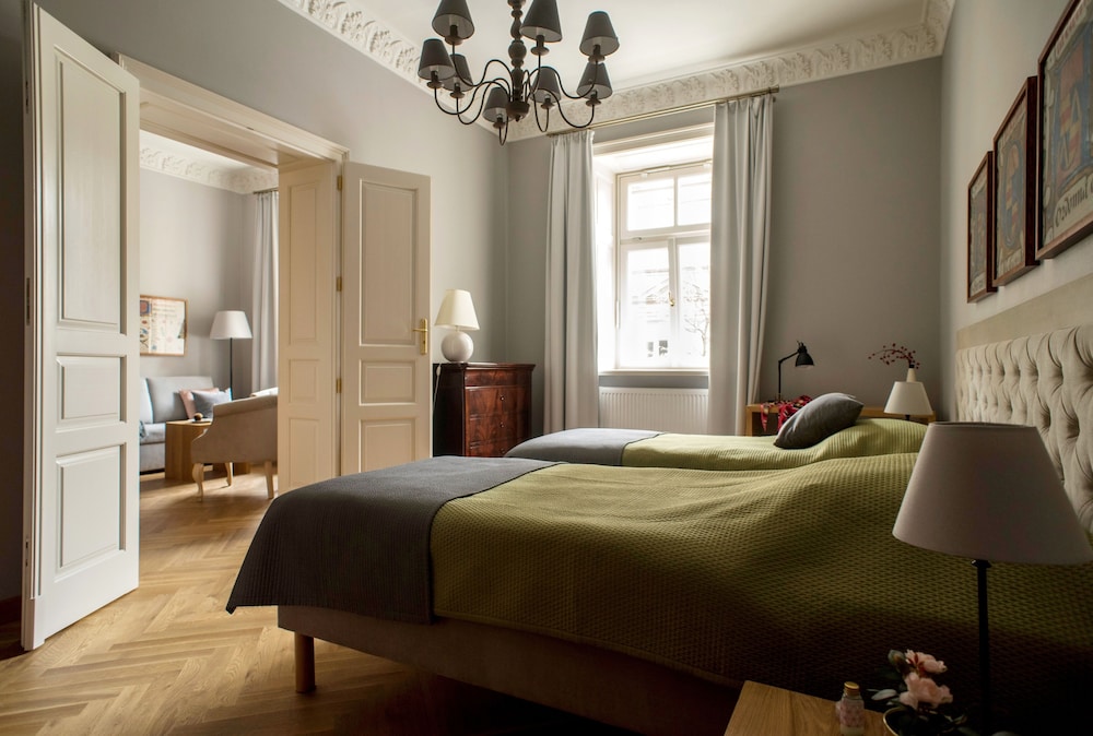 Belle Epoque Residence — Hotel rooms in Krakow, Lesser Poland