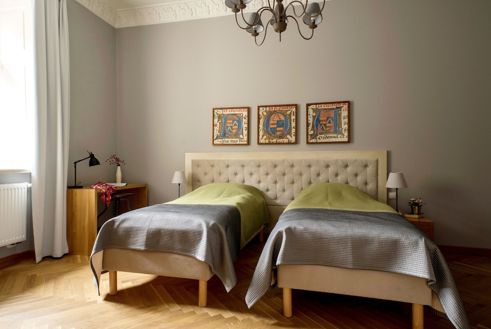 Belle Epoque Residence — Hotel rooms in Krakow, Lesser Poland