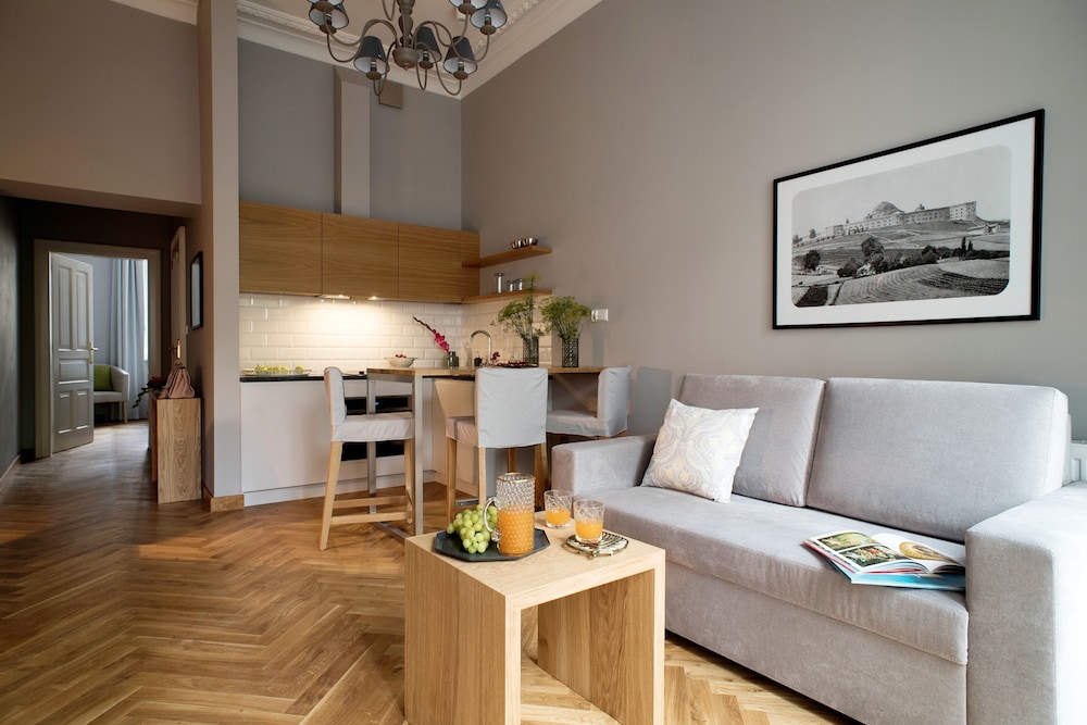 Belle Epoque Residence — Hotel rooms in Krakow, Lesser Poland