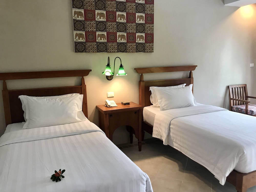 Ao Nang Colors Hotel - Aonang Beach — Hotel rooms in Ao Nang, Krabi