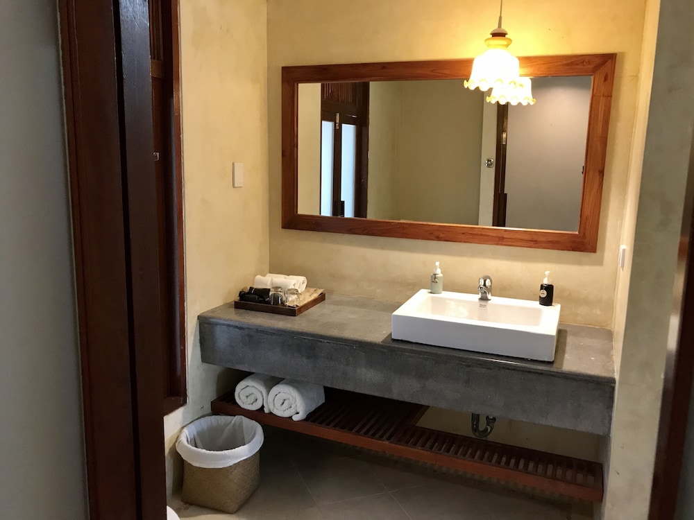 Ao Nang Colors Hotel - Aonang Beach — Hotel rooms in Ao Nang, Krabi